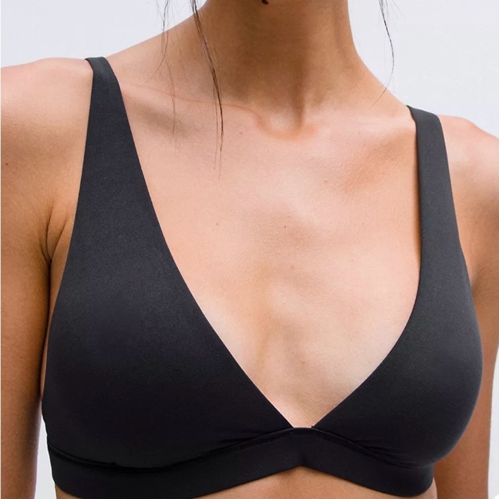 Set of 2 Lululemon Nulu Triangle Bralette white and black